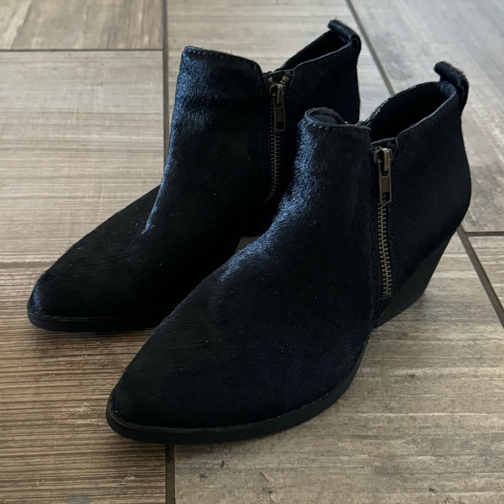 Very Volatile Los Angeles ankle booties size 7